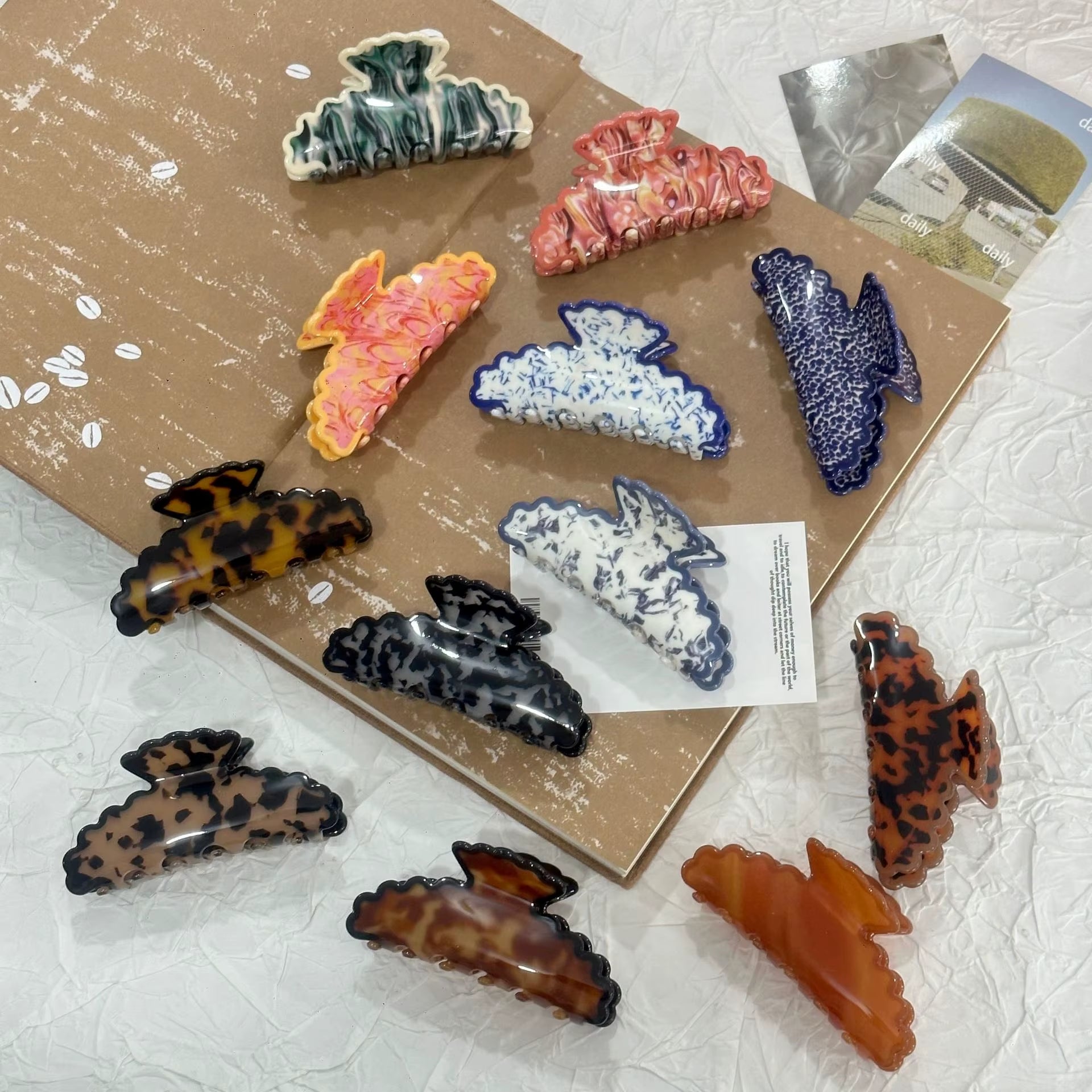 NEW Blue and White Porcelain Colour Hair Claw Wave Edge Classic Style Acrylic Hair Claw Clips Hair Accessories for Women Girls